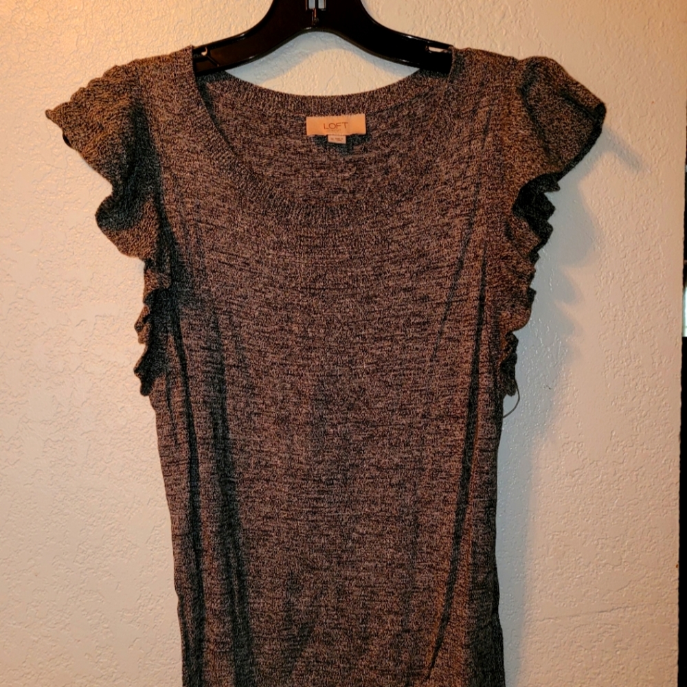 😍 Loft Blouse, super cute, black White Blouse, stretchy, 100% Cotton.